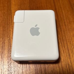 Apple AirPort Express Wi-Fi Router Model A1084 (802.11g)